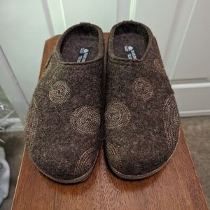 Wool clogs